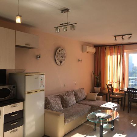 Апартамент Зорница Lägenhet Burgas Exteriör bild
