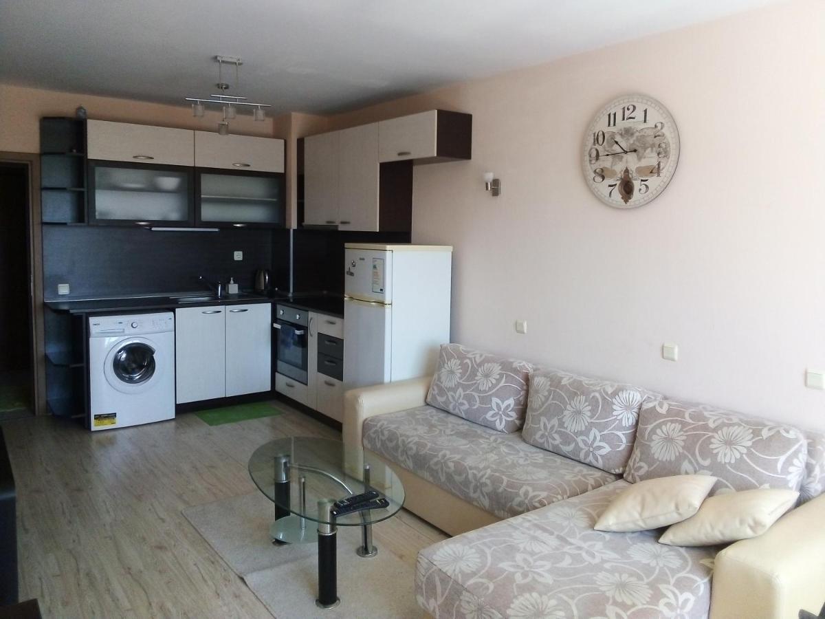 Апартамент Зорница Lägenhet Burgas Exteriör bild