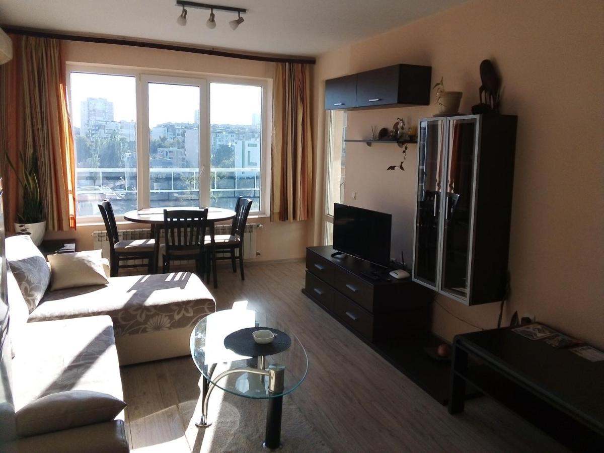Апартамент Зорница Lägenhet Burgas Exteriör bild