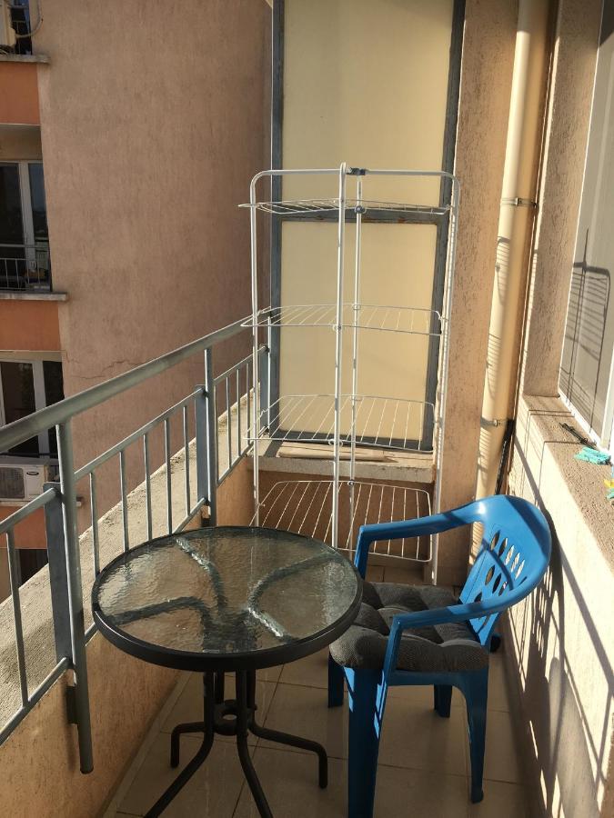 Апартамент Зорница Lägenhet Burgas Exteriör bild