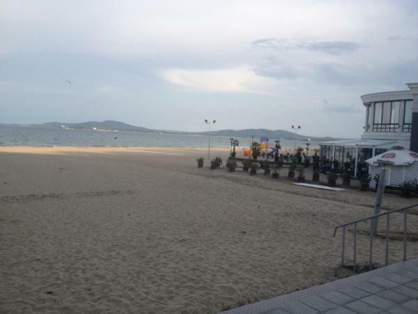 Апартамент Зорница Lägenhet Burgas Exteriör bild