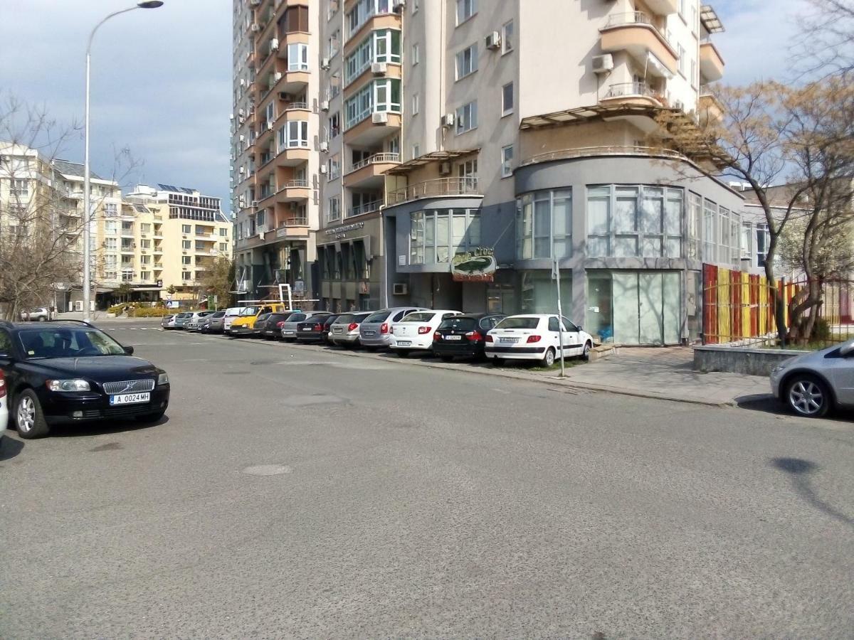 Апартамент Зорница Lägenhet Burgas Exteriör bild