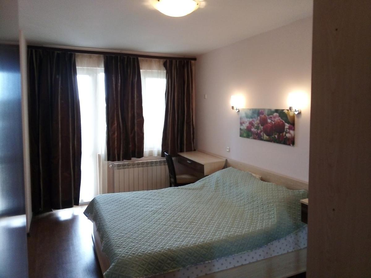 Апартамент Зорница Lägenhet Burgas Exteriör bild